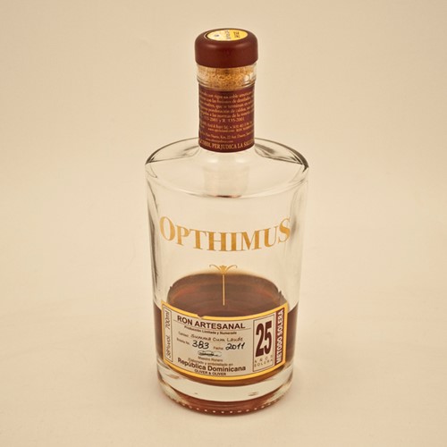 Opthimus 25 Ron Dominicano