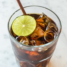 Den perfekte Rom & Cola (Cuba Libre)