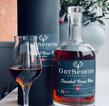 GetSpirits Decadent Roses Rum Dry Edition