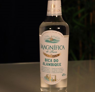 Magnífica de Faria Cachaça Bica do Alambique