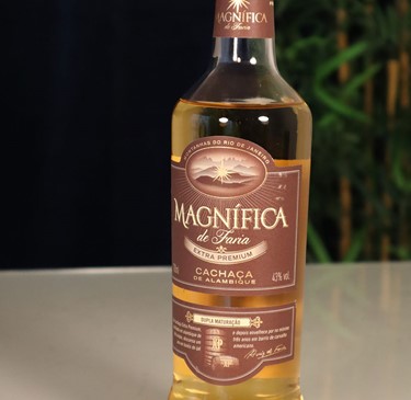 Magnífica de Faria Dupla Maturaçao Cachaça de Alambique