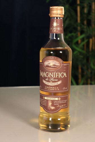 Magnífica de Faria Dupla Maturaçao Cachaça de Alambique 