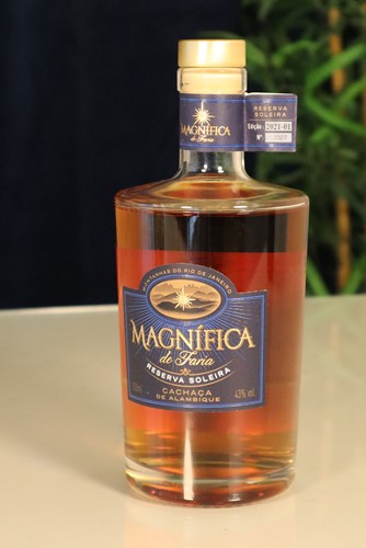 Magnífica de Faria Reserva Soleira Cachaça de Alambique 