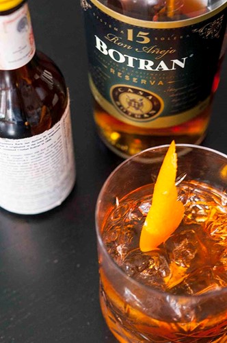 Den perfekte Rum Old Fashioned | Sådan laver du cocktailen